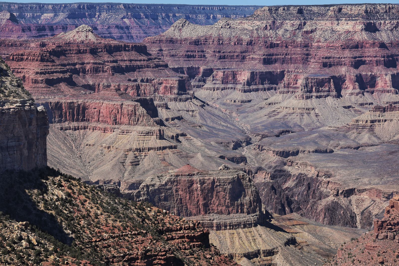 Layered canyon walls of the Grand Canyon from the rim